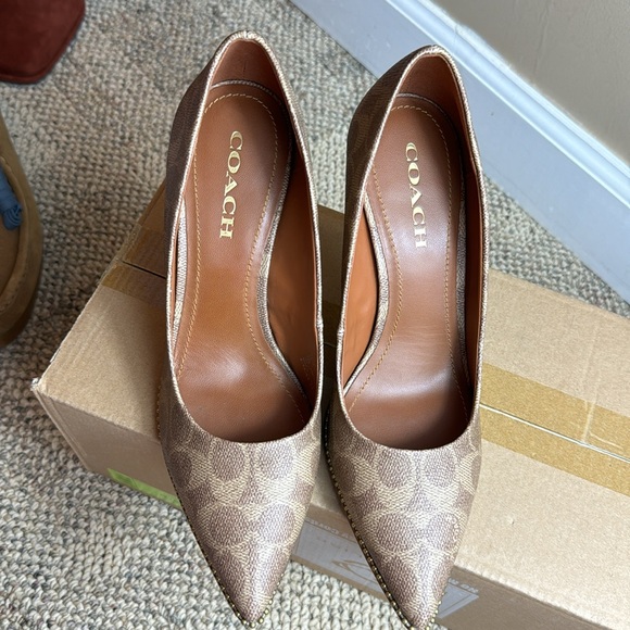 Coach • Waverly Pump with Beadchain • Tan Coated Canvas • 10 • SO Gently Worn!😍 - Picture 12 of 16